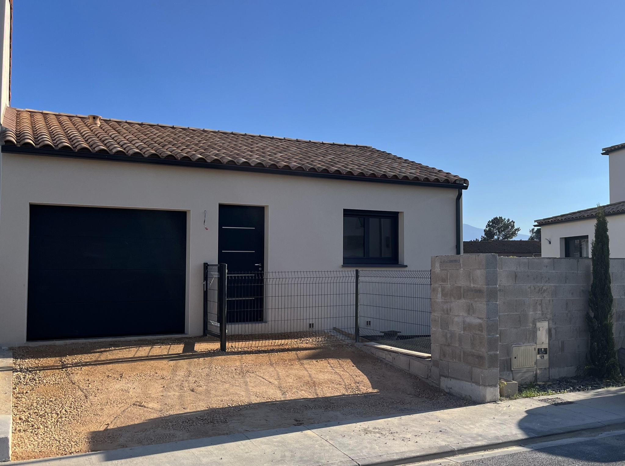 MAISON LUMINEUSE ET MODERNE T4 PLAIN PIED EN 3 FACES